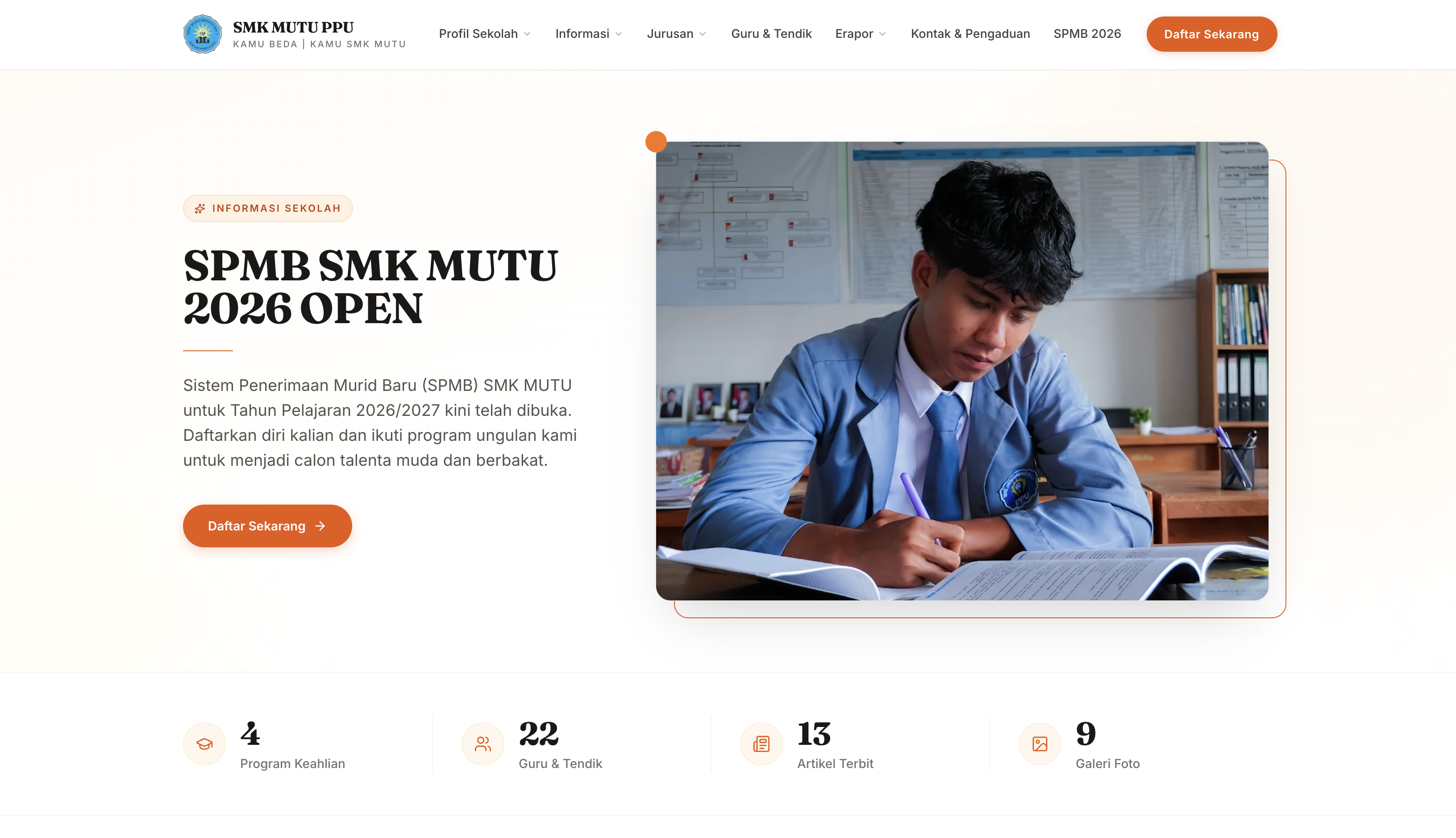 Pratinjau Demo 2 — tampilan website sekolah alternatif dari websekolahkeren